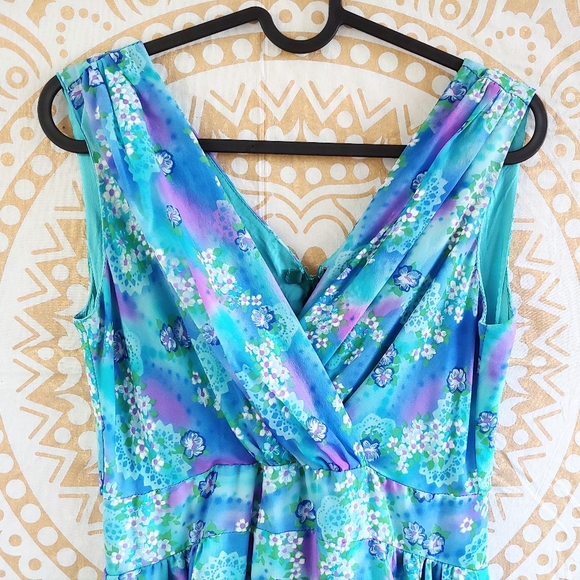 ✨Posh Editor's Pick✨ Vintage 1960s dress - Picture 2 of 7